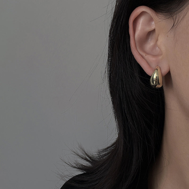 Plain circle temperament earrings women's 2023 new ear buckle niche design cold wind small earrings net red earrings