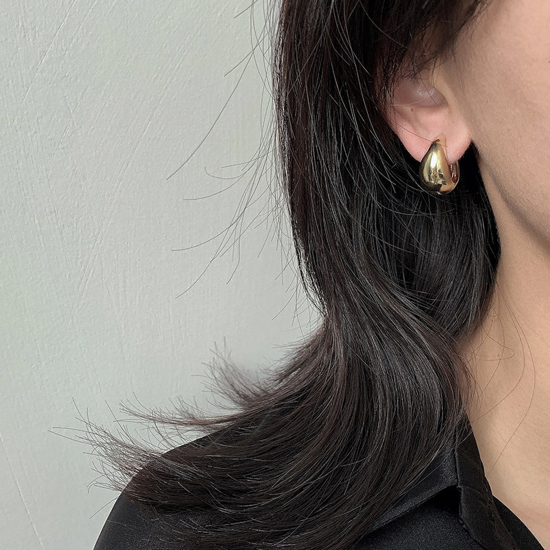 Plain circle temperament earrings women's 2023 new ear buckle niche design cold wind small earrings net red earrings