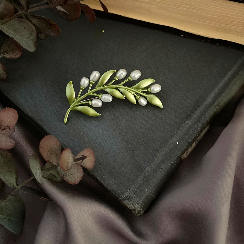 Retro French Light Luxury Simple Baroque Freshwater Pearl Brooch Female Olive Branch Mori All-Match Cardigan Brooch