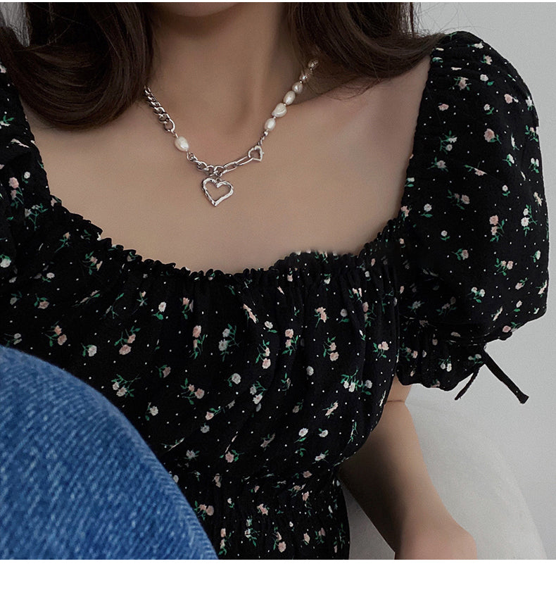 Pearl chain stitching love necklace female summer 2023 new neck chain niche hip-hop sweet cool collarbone chain accessories