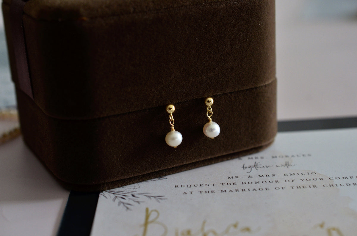Natural small pearl stud earrings