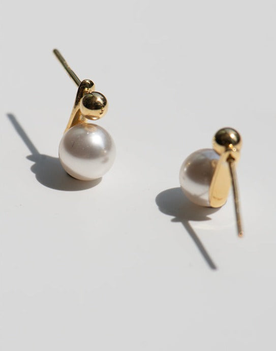 Natural small pearl stud earrings